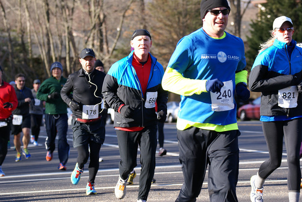 Jeff Martin, of Vienna, runs into an illuminating, but not warming, sun during the Reston 10 Miler. Photo by Cheryl Young