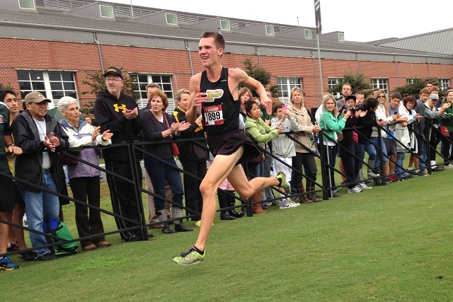 Chase Weaverling closes in on the finish at the Georgetown Prep invitational. Photo: Charlie Ban