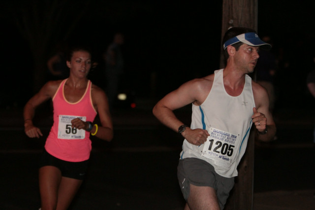 John Sides leads Zanny Ludtke in the Rockville Twilighter 8k. Photo: Jim Rich