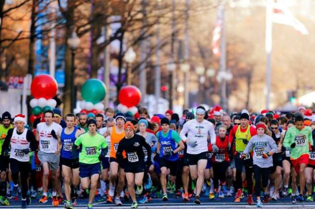 A warm day meant a lot of pairs of shorts on the starting line for the Jingle All the Way 5k. Photo: Swim Bike Run Photography
