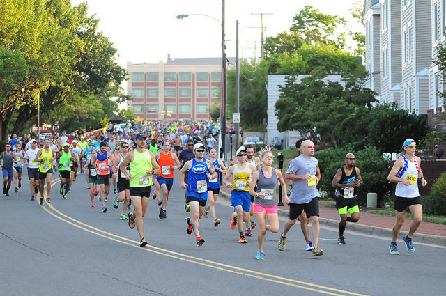 Runners head out toward the W&OD Trail at the start of the Leesburg 20k. Photo: Dustin Whitlow