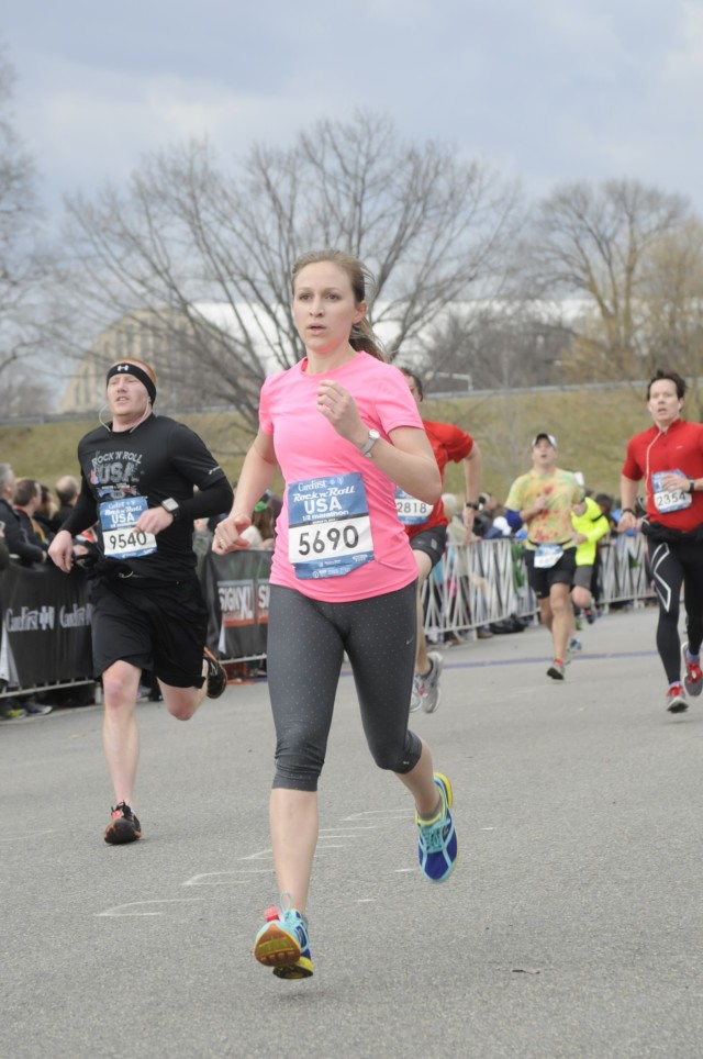 Amelia McKeithen at the 2014 Rock 'n' Roll USA Half Marathon, Photo: MarathonFoto