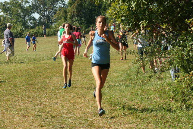 Sami King pulls away from Caroline Howley. Photo: Charlie Ban