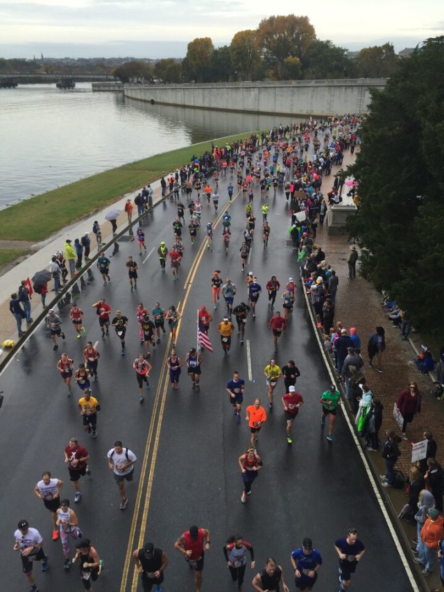 Runner head down Rock Creek Parkway during mile 11 of the Marine Corps Marathon. Photo: Charlie Ban