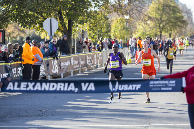 Sam Chelanga holds off Tyler Pennel for the .US 12k Championships title. Photo: Dustin Whitlow/D. Whit Photography