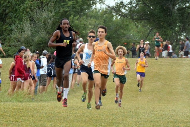 Rohann Asfaw and Peter Morris lead Alex Scranc and Colton Bogucki through the last half mile at the Oatlands Invitational. Photo: Charlie Ban