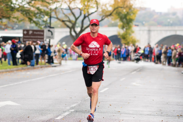 Alex Hetherington at mile 16 of the 2015 Marine Corps Marathon. Photo: Cheryl Young