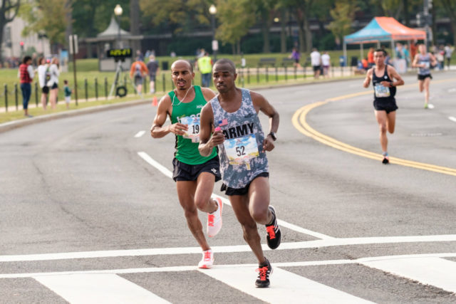 Samuel Kosgei tries to pull away from Desta at 25k of the Marine Corps Marathon. Photo: Dustin Whitlow/DWhit Photography