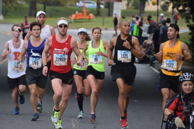 Perry Shoemaker (90) runs mile nine of the 2016 Marine Corps Marathon. Photo: Charlie Ban 