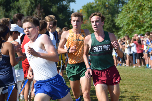 Sam Affolder (middle) stalks Philip Lambert (left) and Peyton Barish 2k into the Oatlands Invitational. Photo: Charlie Ban 